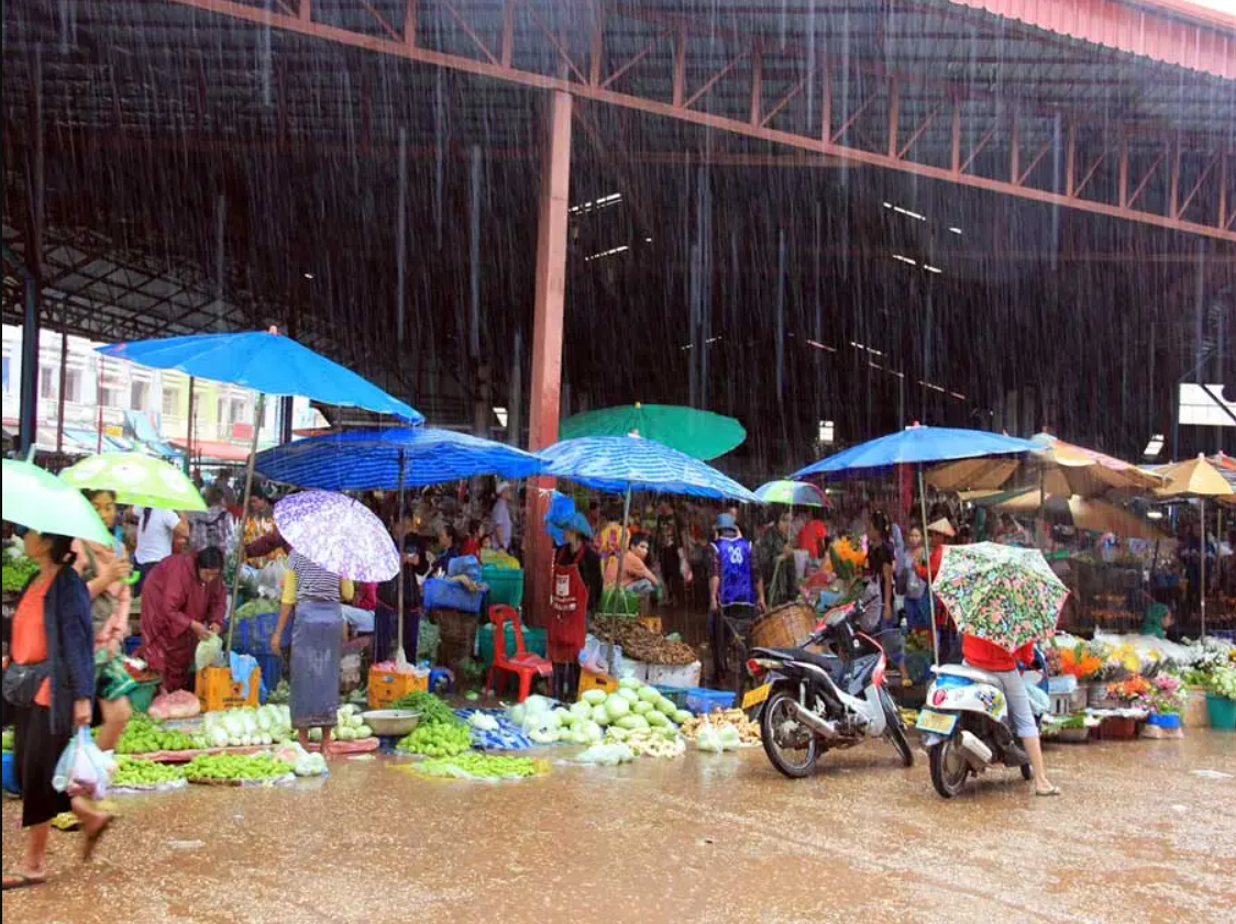 Famous shopping places in Laos- Dao Heuang market