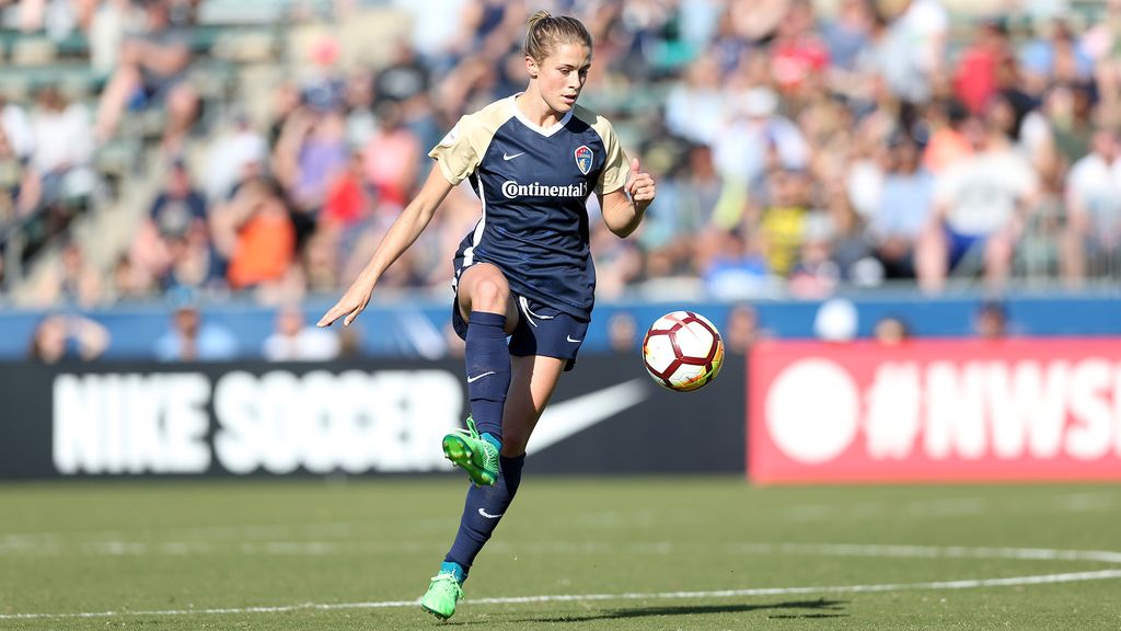 North Carolina Courage defender Abby Dahlkemper (Photo credit: Andy Mead/isiphotos.com)