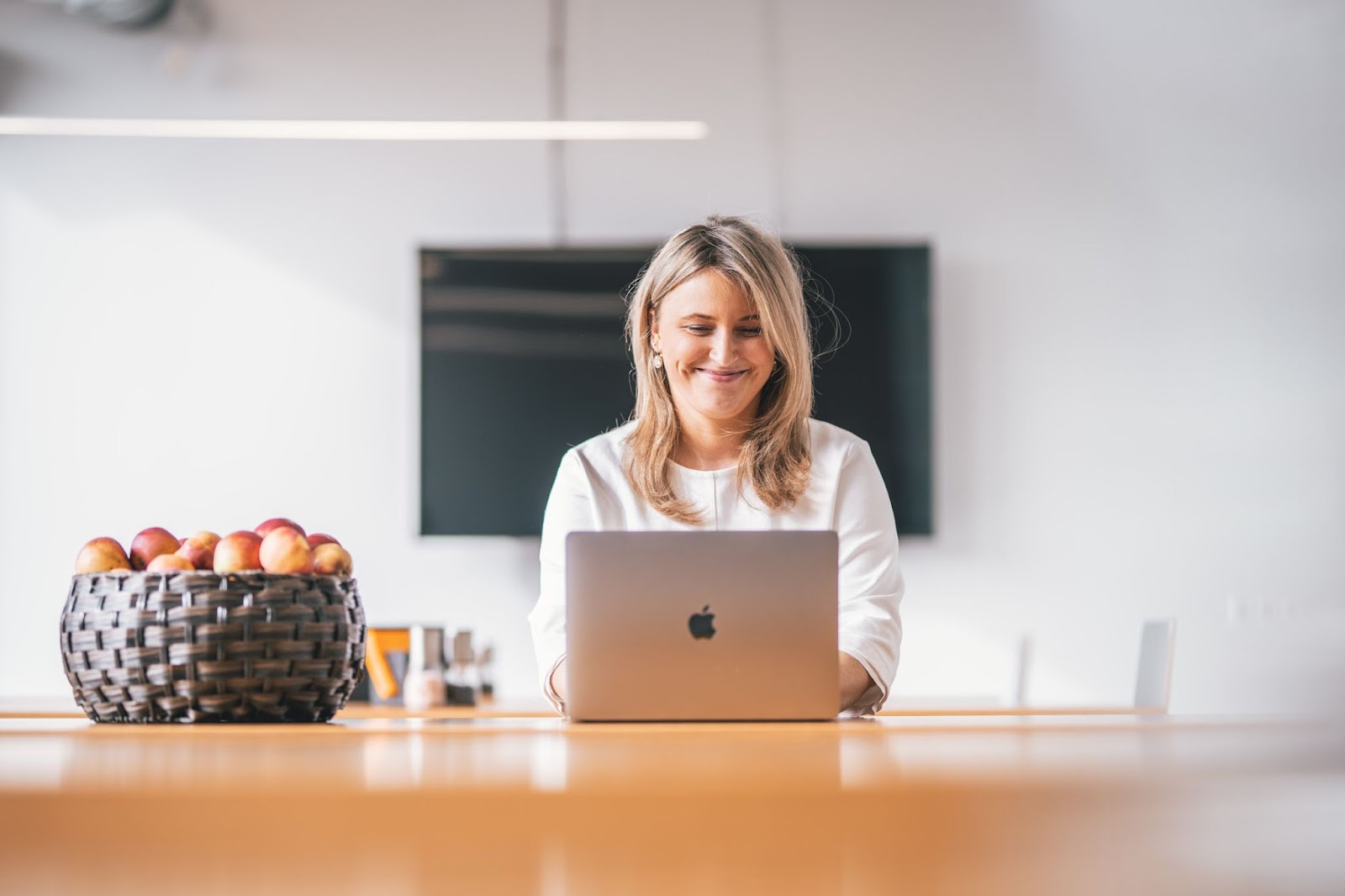 Employee using PC and smiling