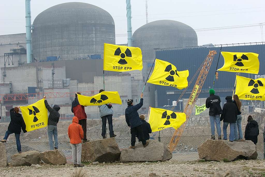 Nuclear Action at Construction Site of Proposed Water Reactor in France. © Greenpeace / Pierre Gleizes