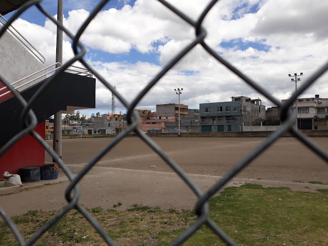 Opiniones de Liga Barrial José Felix Barreiro en Quito - Campo de fútbol