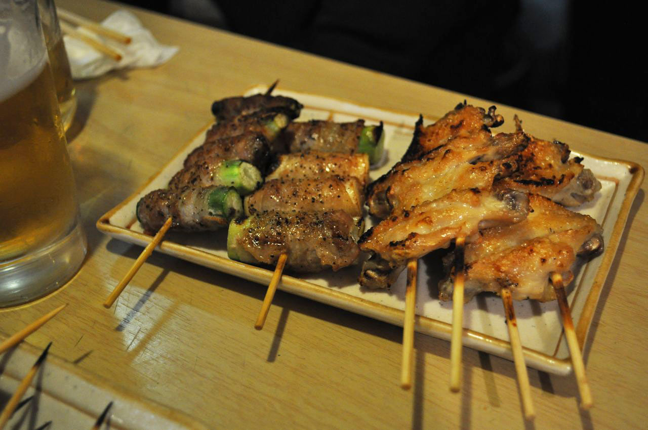 https://upload.wikimedia.org/wikipedia/commons/a/ae/Kushiyaki-_pork-wrapped_asparagus%2C_wings.jpg