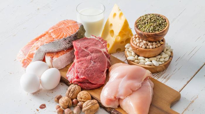 Người bệnh ung thư phổi cần bổ sung những thực phẩm giàu protein như thịt, cá, trứng, sữa