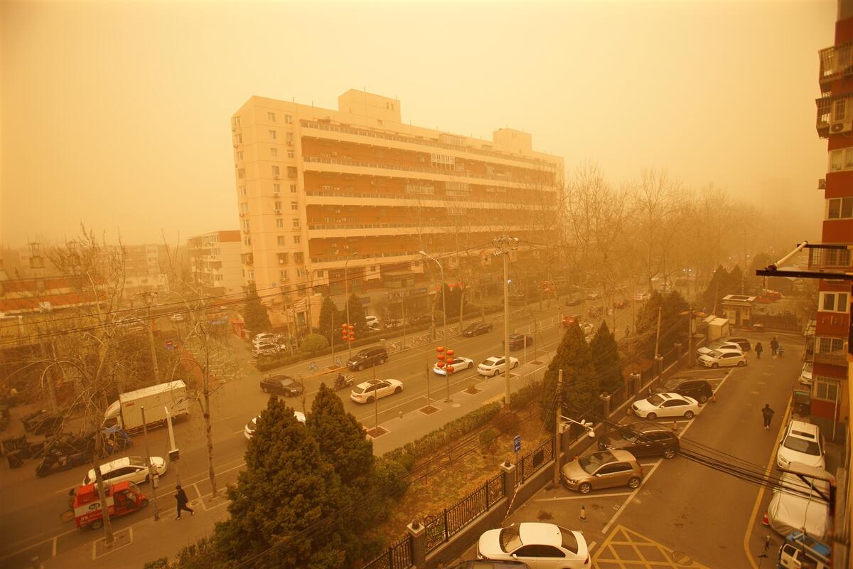 Sandstorm in Beijing. © Yan Tu / Greenpeace
