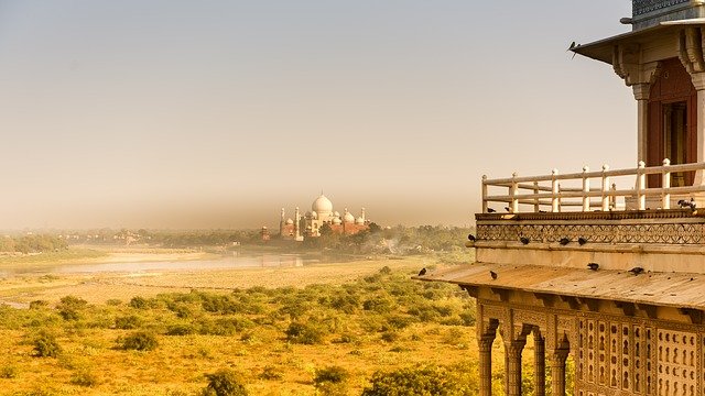 Taj Mahal Information in Hindi