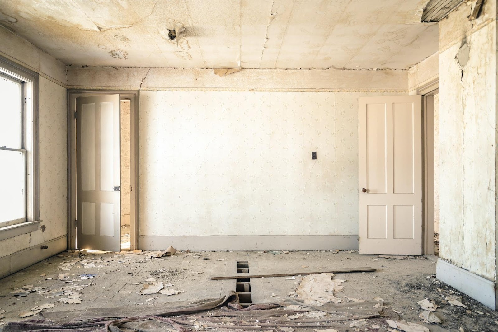 damaged floors that need repairs before making an offer to companies that buy houses in any condition