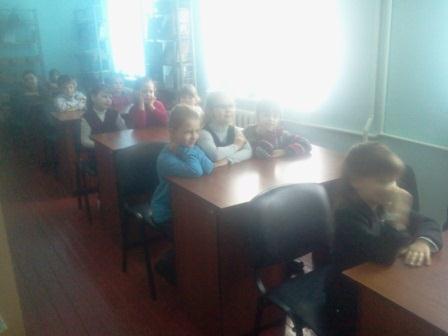 http://dikvik2009.ucoz.net/2016-2017part3/orishich_v_biblioteci-3.jpg
