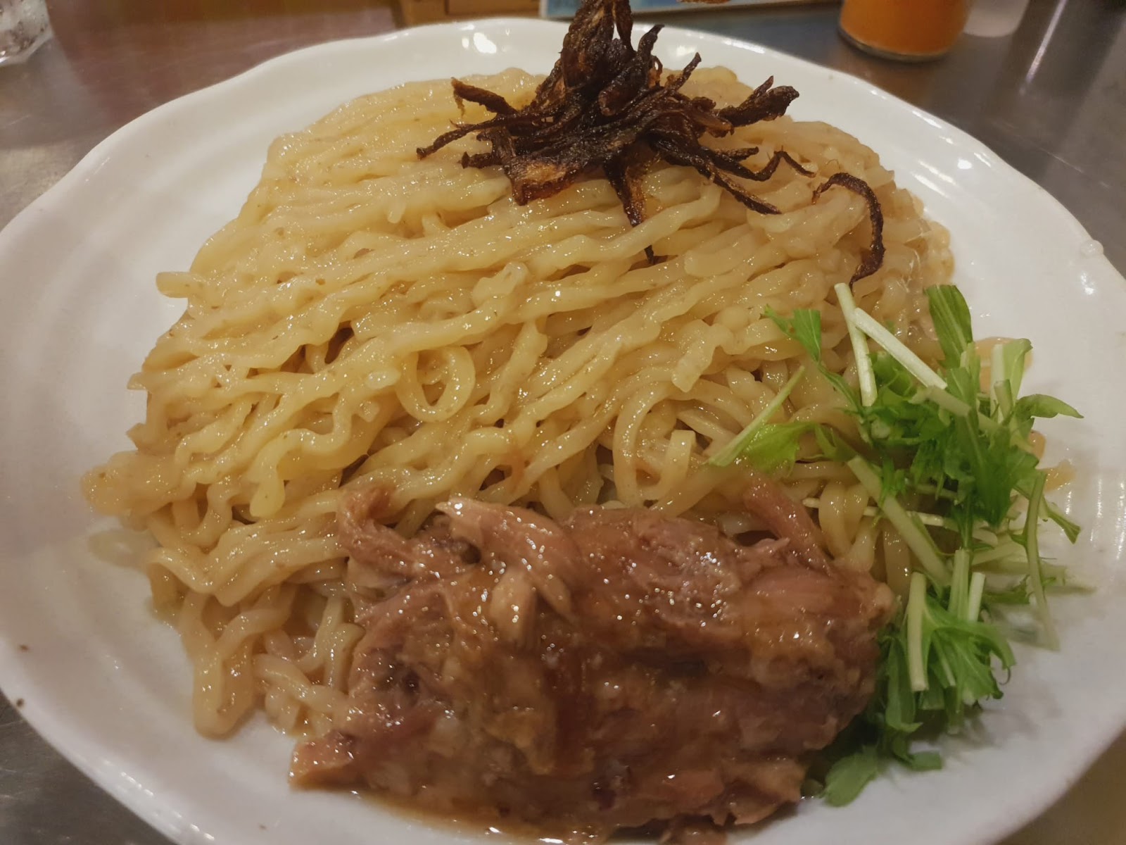 noodles with pork and fried onions