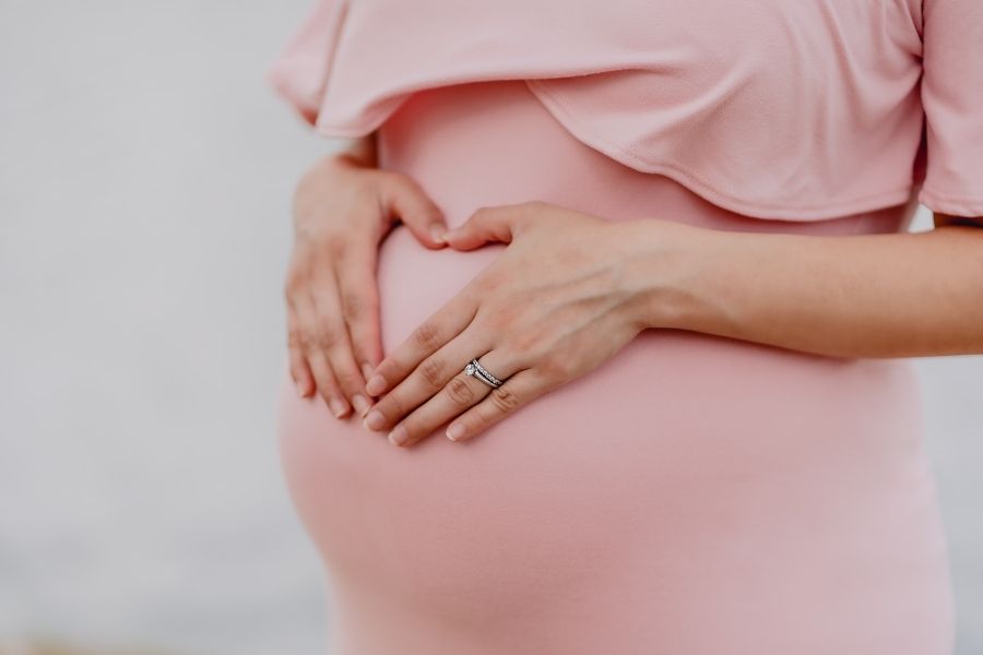 गर्भवती महिला को प्रेग्नेंसी बैग में क्या रखना चाहिए