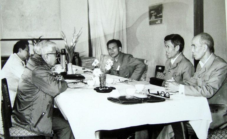 F:baohinhchuyen an f101.jpg