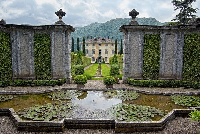Facade of luxury wedding Villa Balbiano