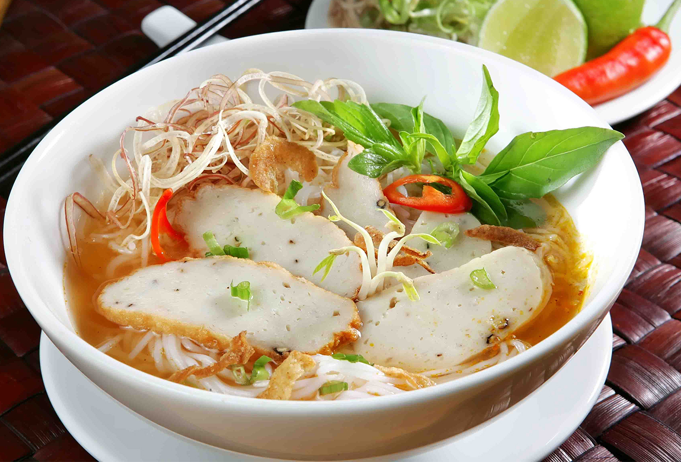 Bún chả cá đặc sản Đà Nẵng có thêm thành phần mắm ruốc có hương vị đặc trưng làm món ăn này trở nên khác biệt (Nguồn: Internet)