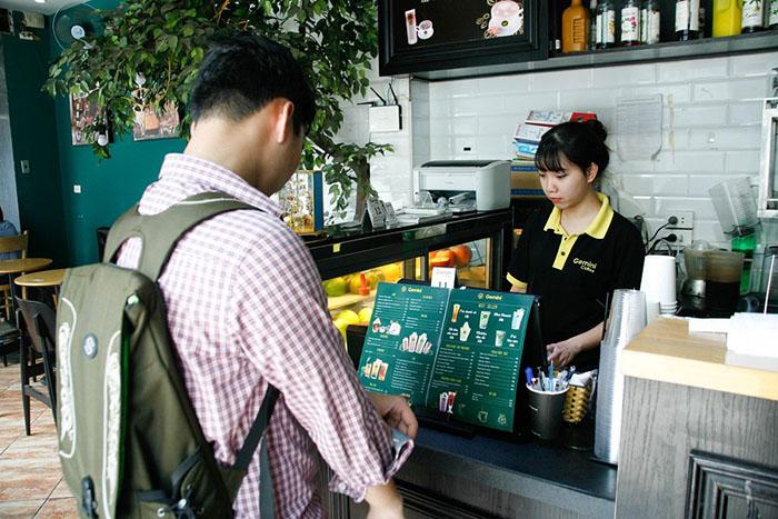 Ảnh có chứa văn bản, người

Mô tả được tạo tự động