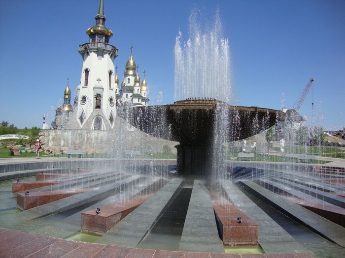 Фонтан «Рулетка» в букском парке, переехавший с главной киевской площади