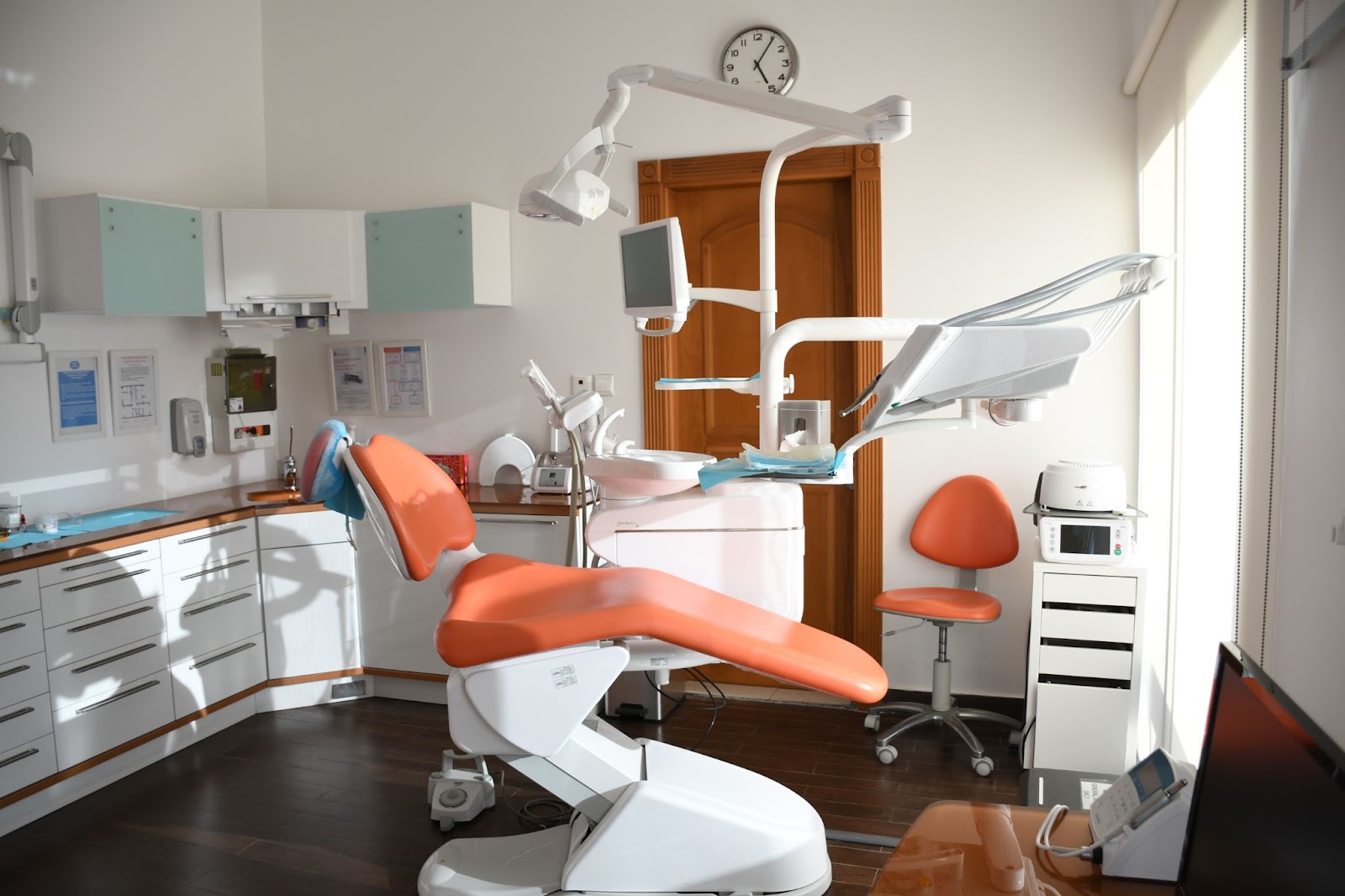dentist office, dentist chair, teeth, cleaning, healthy gums, molars, incisors, dental hygiene