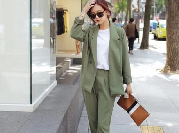 Nâu hạt dẻ và xanh lá cây. Ảnh: Elle