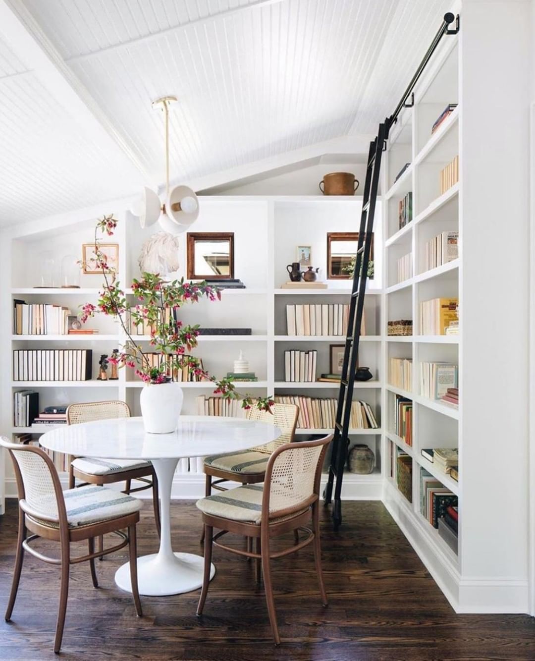8 Ways to Create an Instagram-Worthy Dining Room