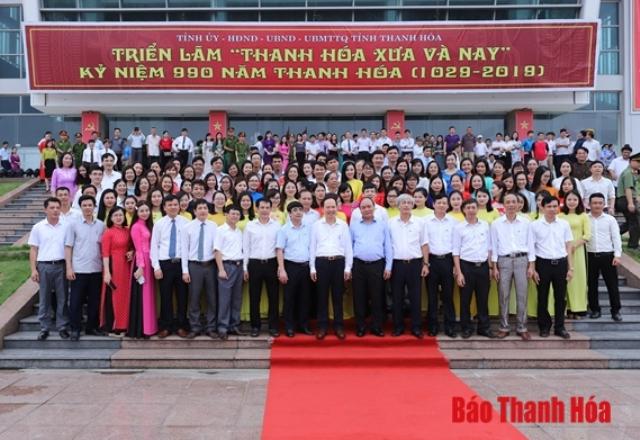 Thủ tướng Chính phủ Nguyễn Xuân Phúc tham quan Triển lãm “Thanh Hóa xưa và nay”