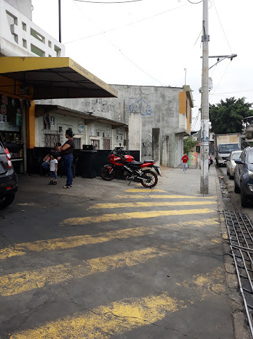 Opiniones de Bodega Del Corporativo El Rosado en Guayaquil - Tienda de ultramarinos