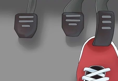Nguy hiểm kẹt chân ga ô tô, tuyệt đối không chủ quan – MAST
