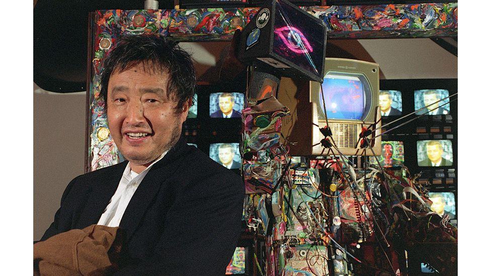 Opis: South Korean-American artist Nam June Paik, who died in 2006, is considered to be the founder of video art (Credit: Getty Images)