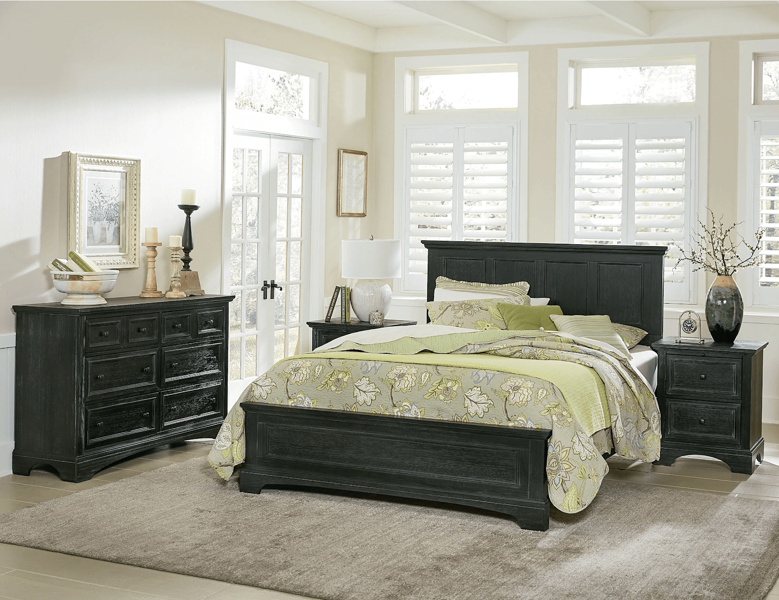  Bộ giường tủ cưới màu đen với thiết kế tủ để đồ gọn gàng giúp tối ưu diện tích