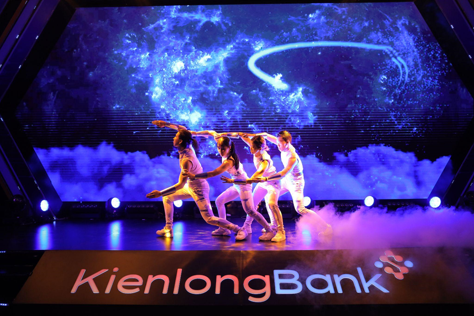 Bữa tiệc nghệ thuật mãn nhãn kỷ niệm tuổi 26 của KienlongBank