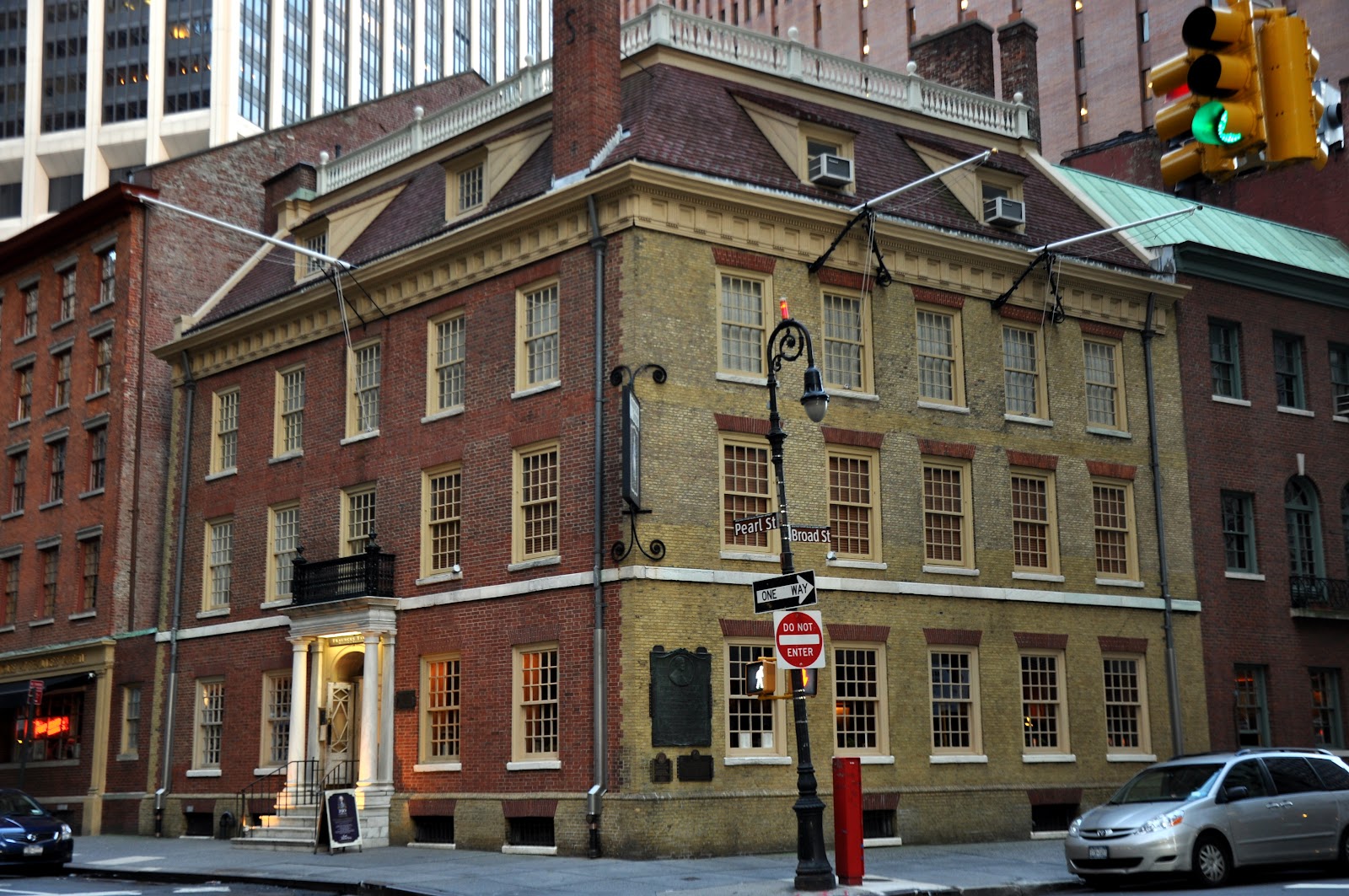 File:Fraunces Tavern Block.JPG