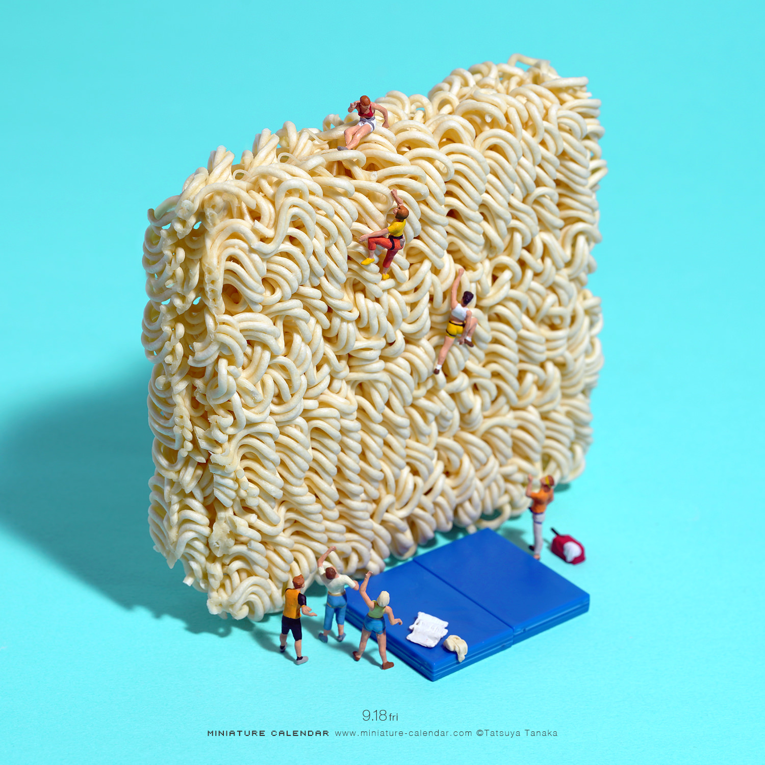 Tatsuya Tanaka, a Japanese artist Creates Miniature Scenes