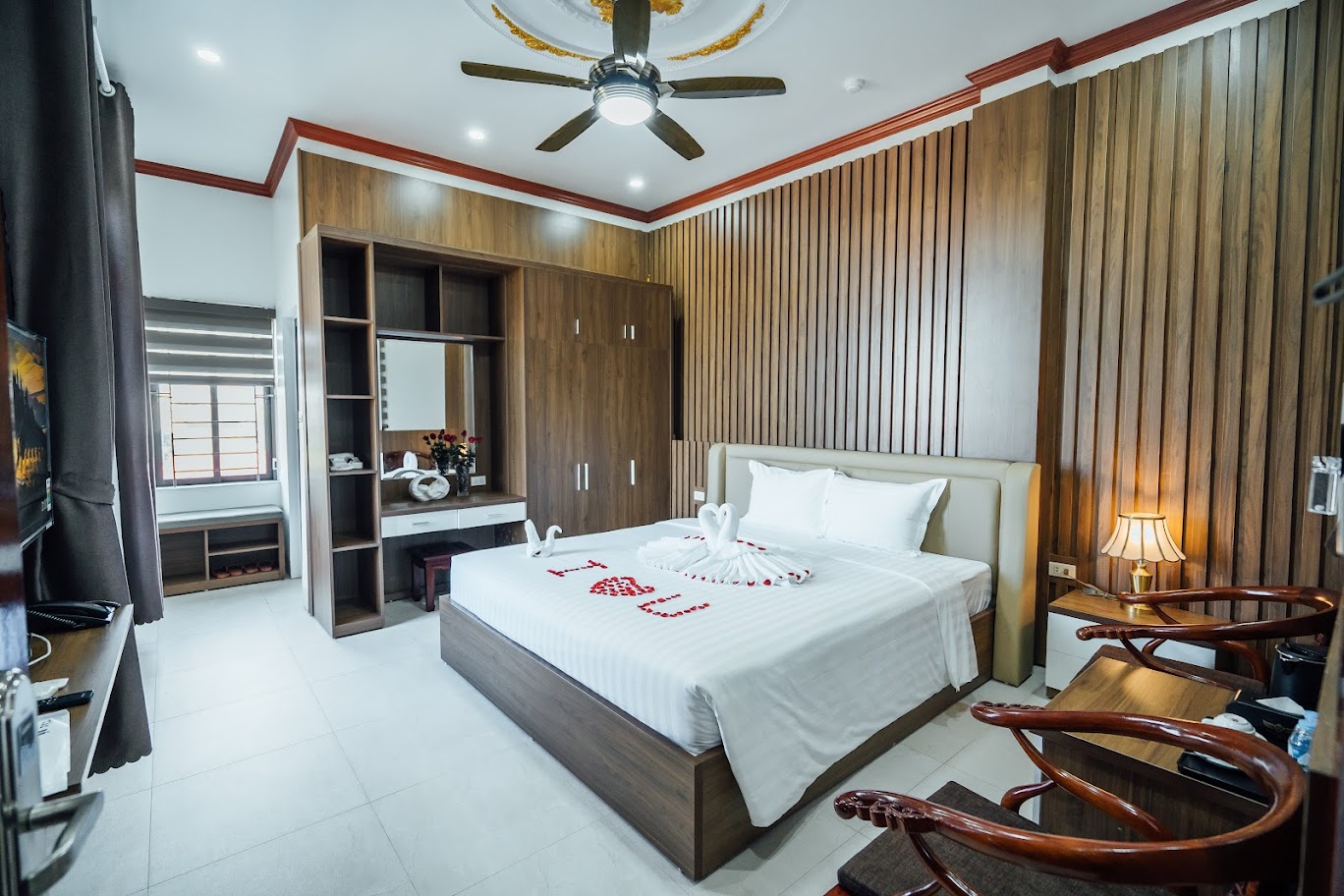 Phòng nghỉ, lưu trú tại khách sạn Nam Hồng Hotel