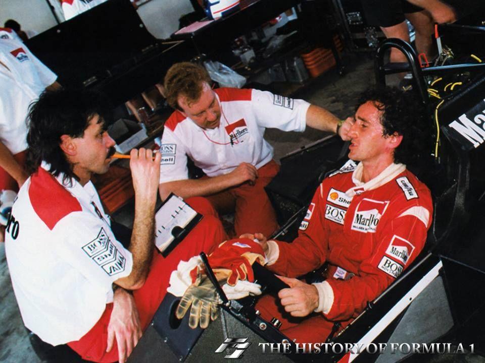 D:\Documenti\posts\posts\Gordon Murray - the leading F1 car designer of the 1970s and 1980s\foto\Alain Prost describes the behaviour of his McLaren with Gordon Murray (left) and engineer Neil Oatley. Formula 1 history pictures..jpg