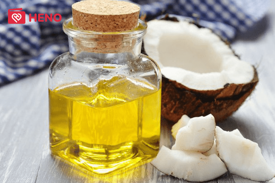 Thoa dầu dừa giúp giảm tình trạng da mẩn đỏ, kích ứng