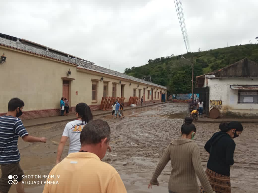 Lluvias en Táchira dejan a habitantes de Rubio entre barro y escombros