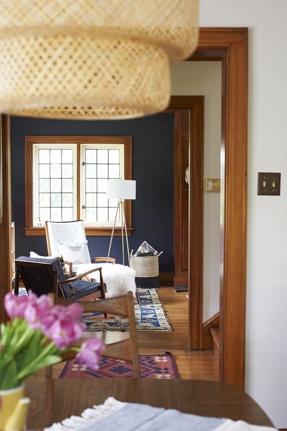 A pairing of deep navy blue and bright white paint make this craftsman-style home’s oak woodwork shine. How to update your home with oak trim.