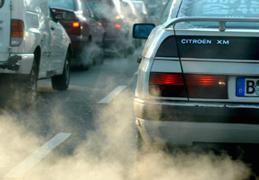 Mehrere Autos stehen im Stau, Rechte:ddp