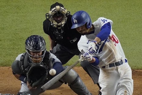 Mookie Betts of the Los Angeles Dodgers™, a team in the MLB™ (Major League Baseball)
https://bit.ly/3tDBjfD