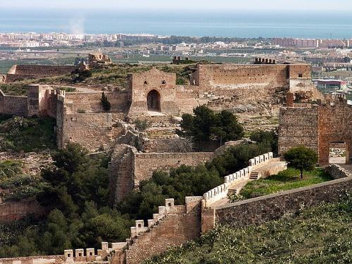 http://www.aroundvalencia.es/gestor/fotos/__castillo_sagunto.jpg