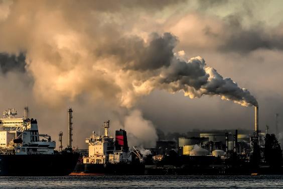 A picture containing sky, outdoor, smoke, steam

Description automatically generated