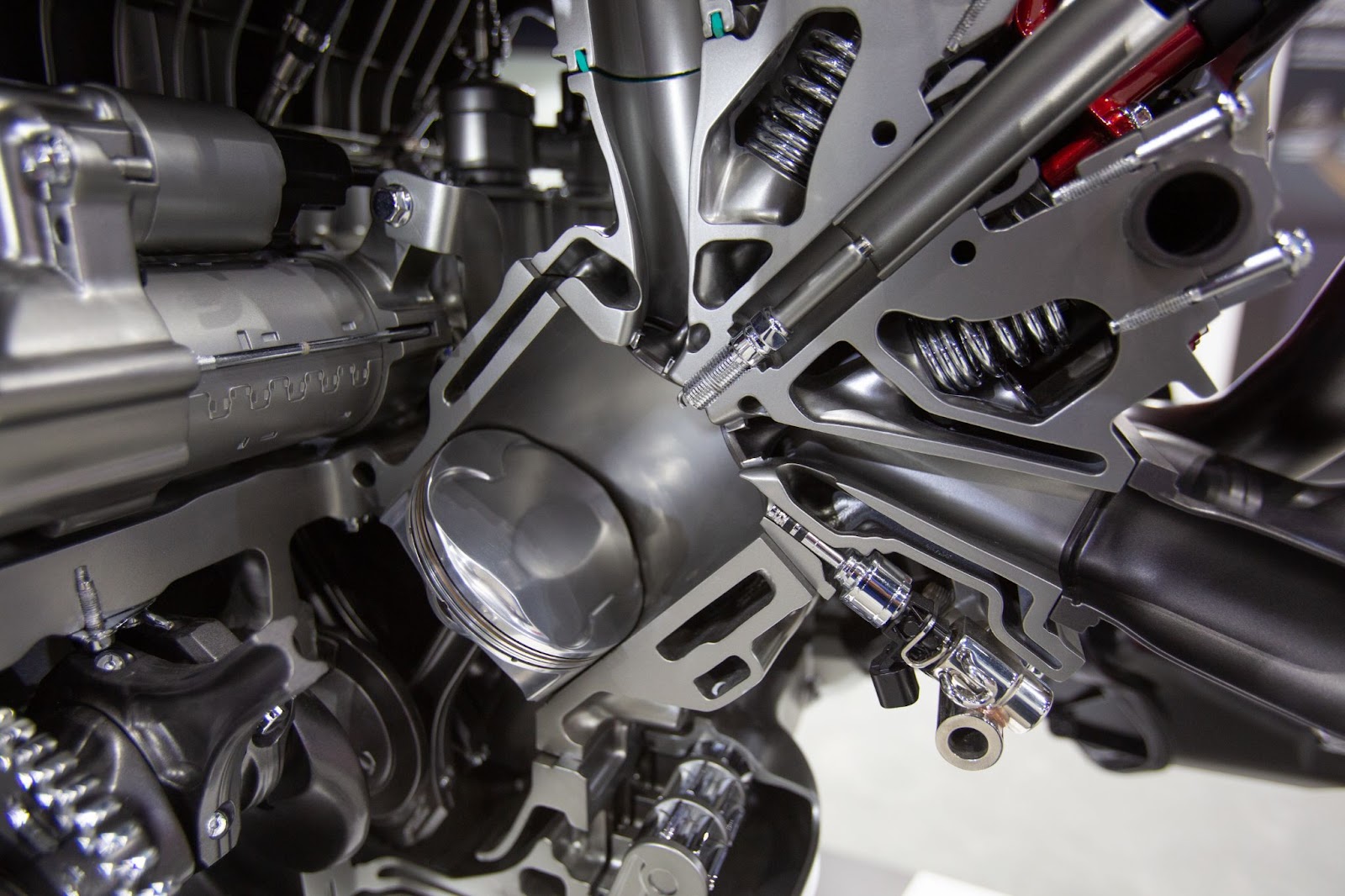 This C8 Corvette Z06 V8 Cutaway Shows How Impressive This Engine Really Is