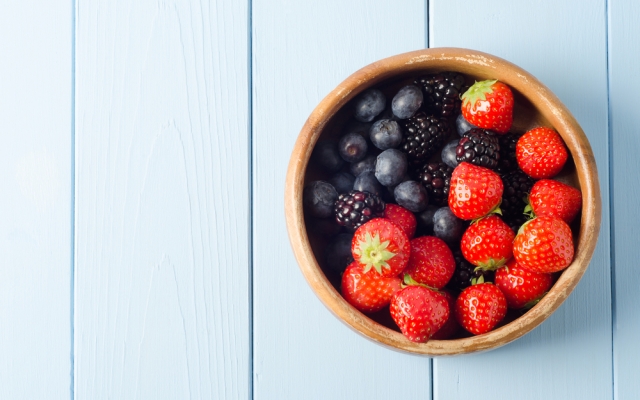 foods to enhance natural beauty, berries, fruit