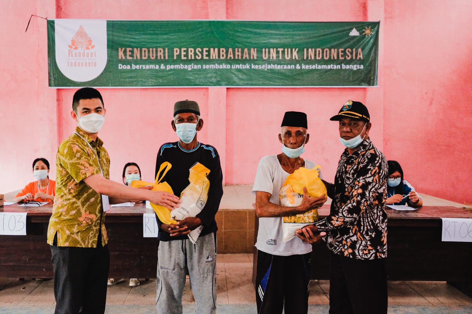 Rakyat Jambi Terima Bantuan 1000 Paket Sembako “Kenduri Persembahan untuk Indonesia”