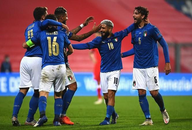 Đội tuyển bóng đá quốc gia Ý - bắt mắt phòng vệ khác biệt