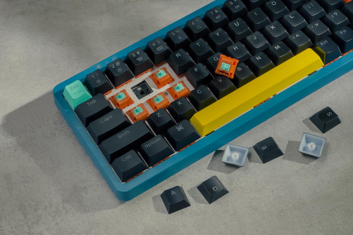 gamakay lk67 mechanical keyboard with some keycaps removed