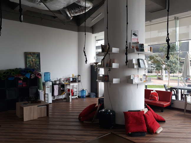 local #6, The Point, Numa Pompilio Llona, Guayaquil 090505
