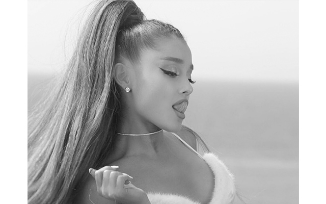 Not only possessing a sexy body, but Ariana Grande also has a powerful and attractive voice