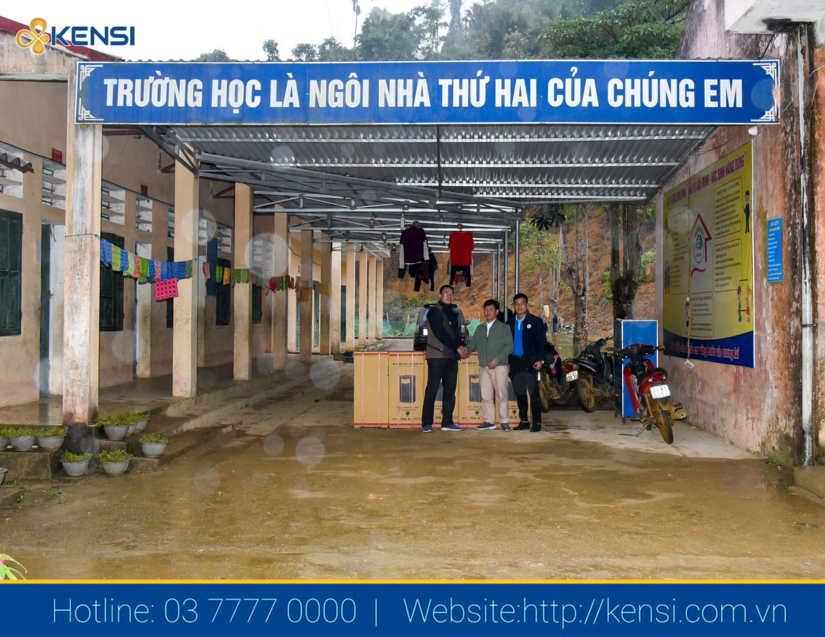 Bàn giao máy lọc nước cho các trường bán trú ở Hà Giang