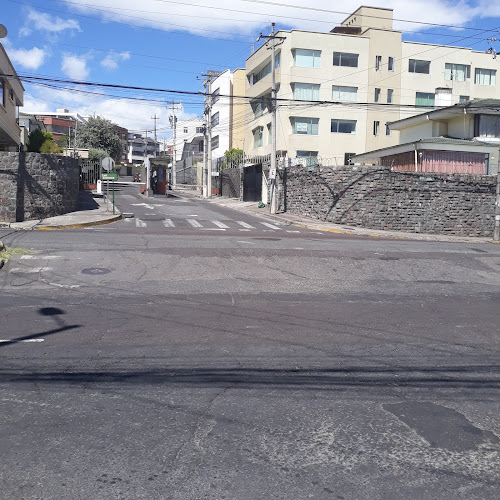 Av. De las Azucenas y, De los Naranjos s/n, 170124, Ecuador