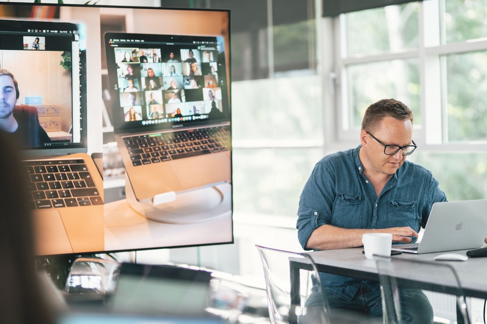 An online work meeting