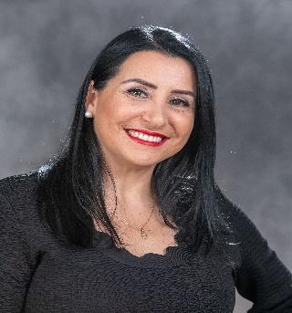 תמונה שמכילה חוץ, אישה, בגדים, אדם

התיאור נוצר באופן אוטומטי