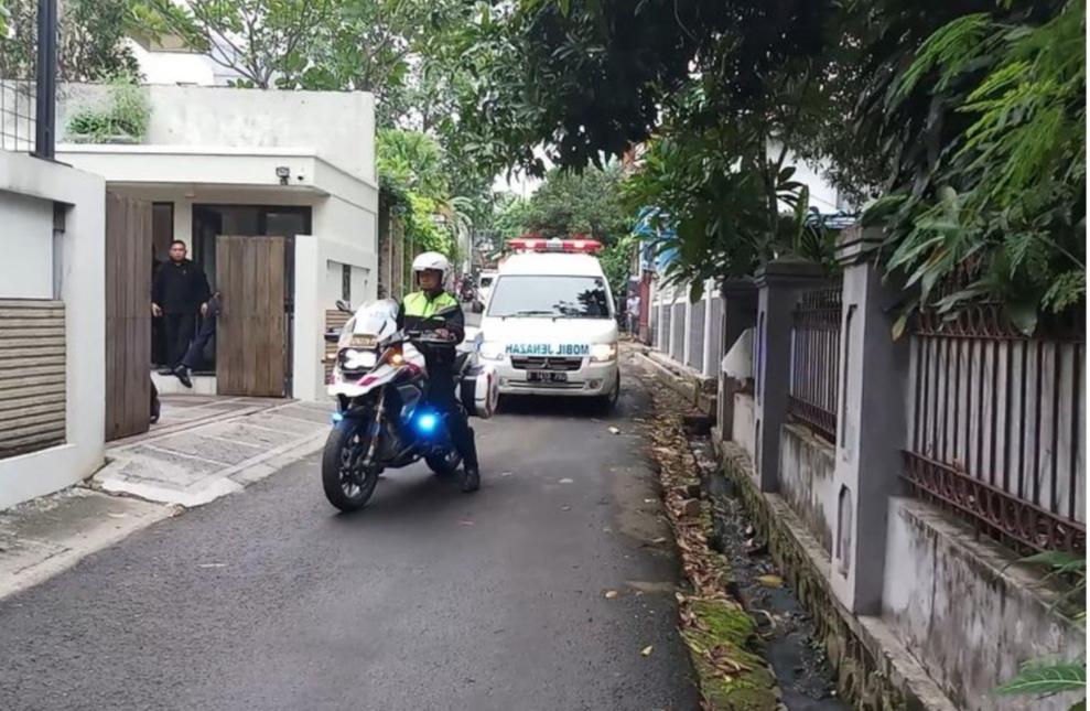 A motorcycle parked on the side of a building

Description automatically generated